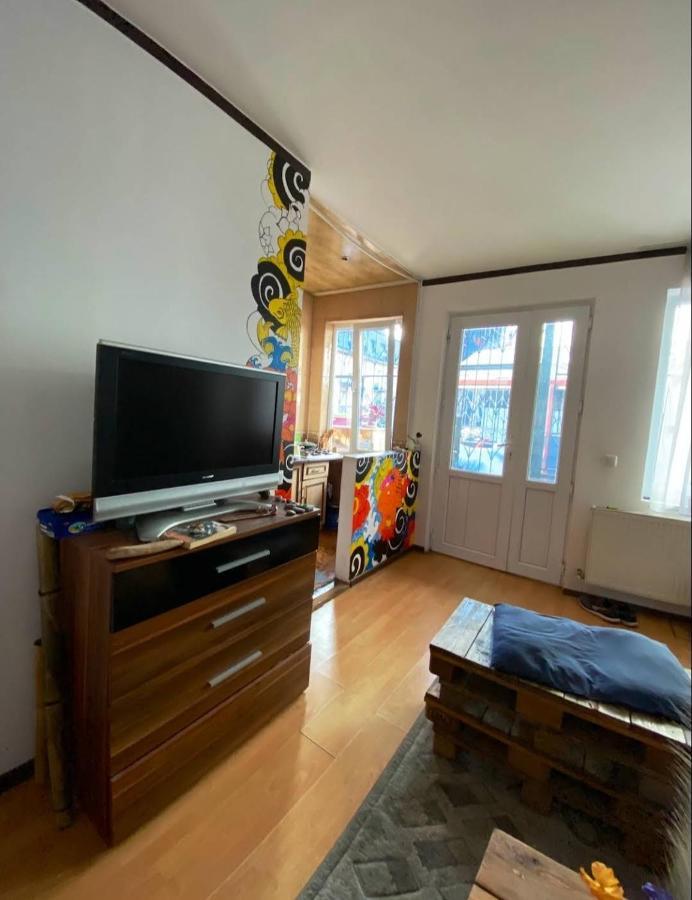 Enjoy The Hostel Батуми Экстерьер фото