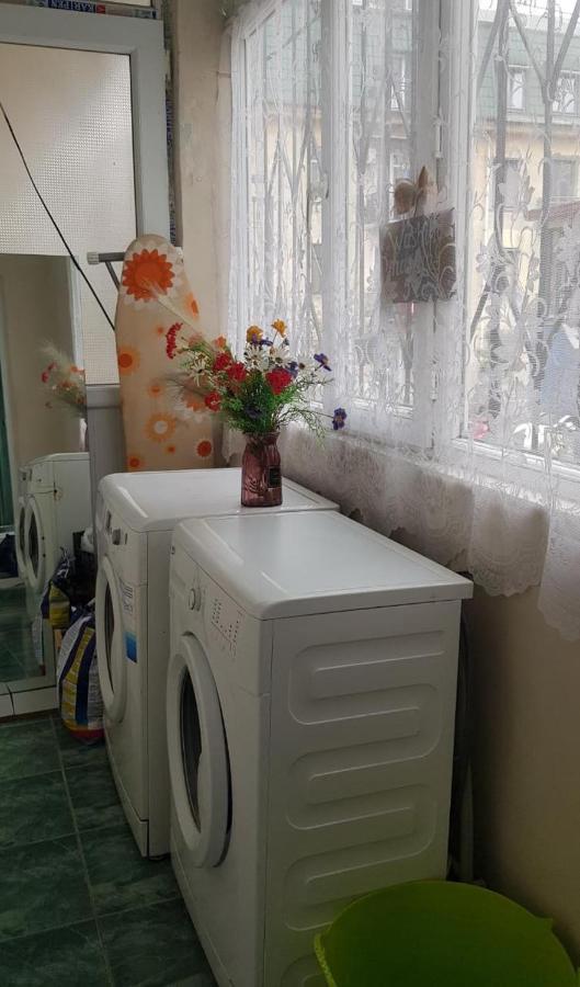 Enjoy The Hostel Батуми Экстерьер фото