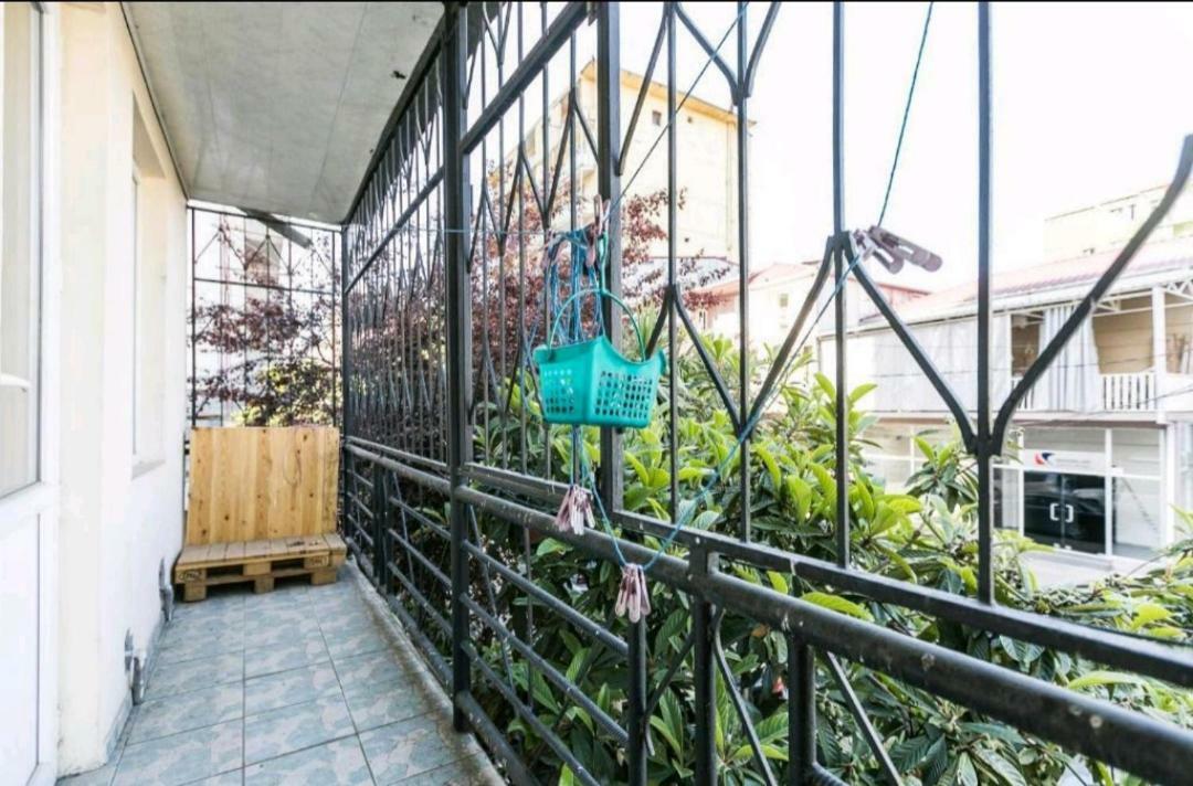 Enjoy The Hostel Батуми Экстерьер фото